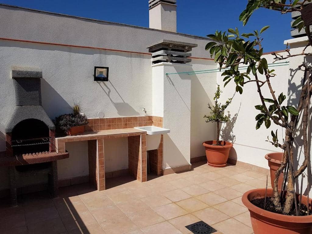 3 camera da letto Appartamento sulla Spiaggia da affitare come casa vacanza in Malaga citta con piscina garage - 840 € (Rif: 7611184)