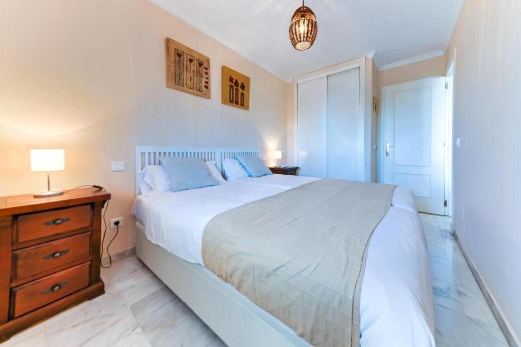 3 camera da letto Appartamento sulla Spiaggia da affitare come casa vacanza in Malaga citta con piscina garage - 840 € (Rif: 7611184)