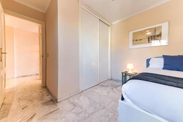 3 bedroom Beach Apartment for holiday rental in Málaga city with pool garage - € 840 (Ref: 7611184)