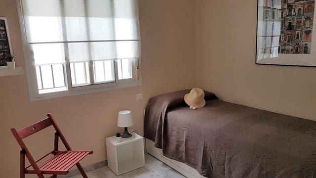 3 bedroom Beach Apartment for holiday rental in Málaga city with pool garage - € 840 (Ref: 7611184)