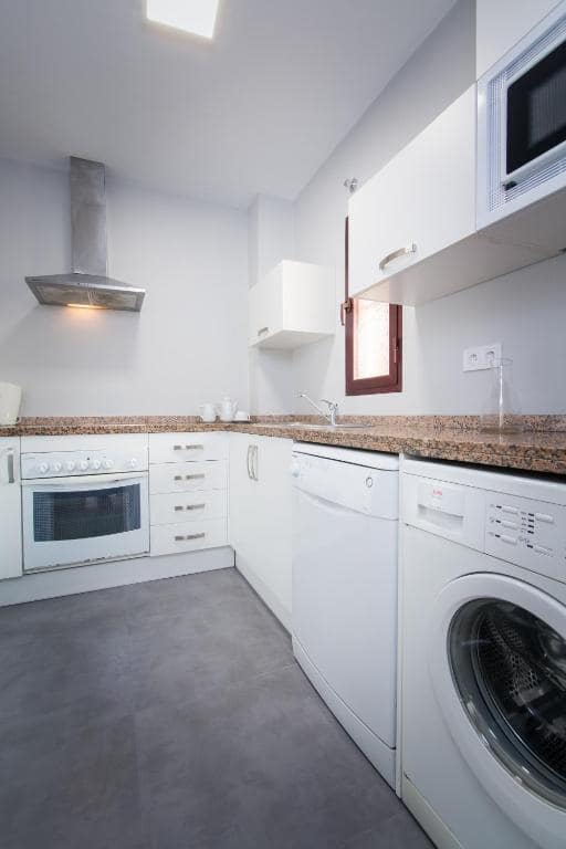 1 bedroom Beach Apartment for holiday rental in Malaga city with pool garage - € 350 (Ref: 7611187)