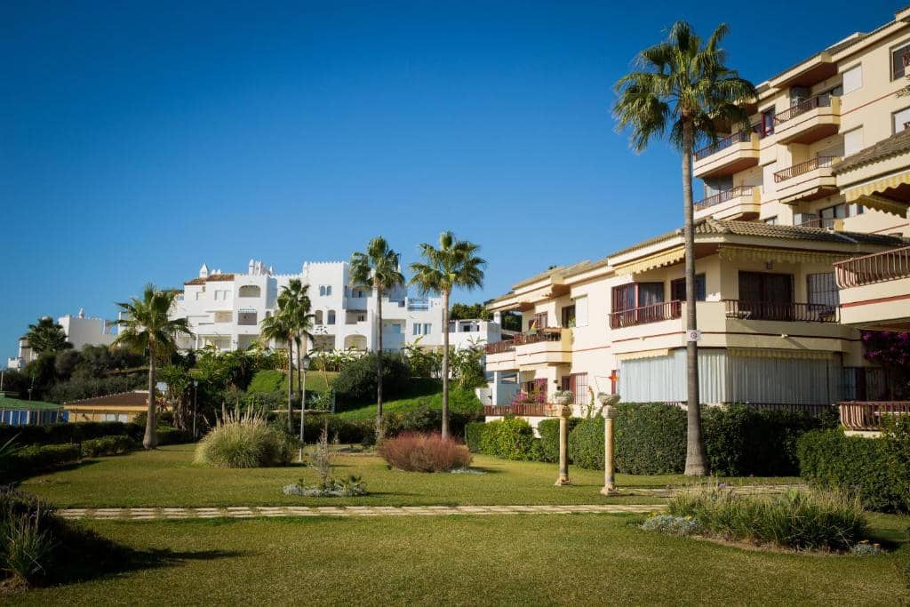 1 bedroom Beach Apartment for holiday rental in Malaga city with pool garage - € 350 (Ref: 7611187)