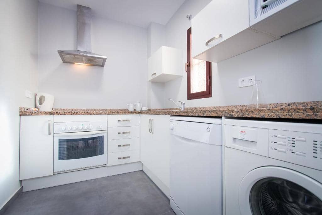 1 bedroom Beach Apartment for holiday rental in Malaga city with pool garage - € 350 (Ref: 7611187)