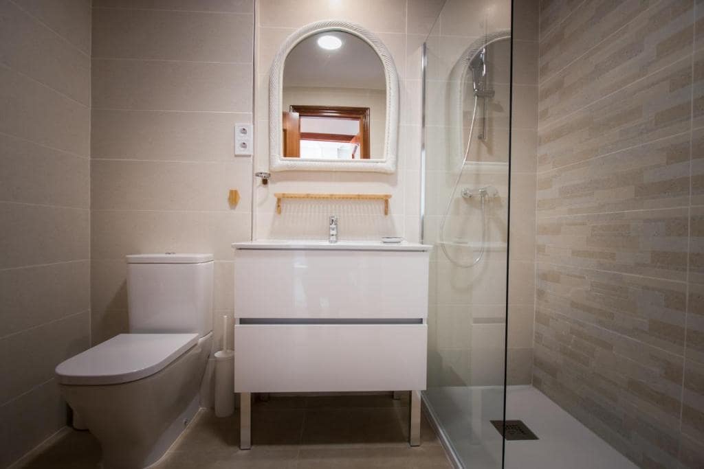 1 bedroom Beach Apartment for holiday rental in Malaga city with pool garage - € 350 (Ref: 7611187)