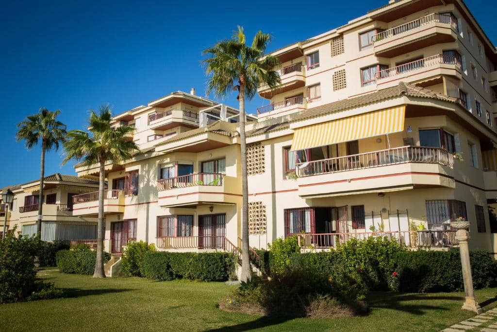 1 bedroom Beach Apartment for holiday rental in Malaga city with pool garage - € 350 (Ref: 7611187)