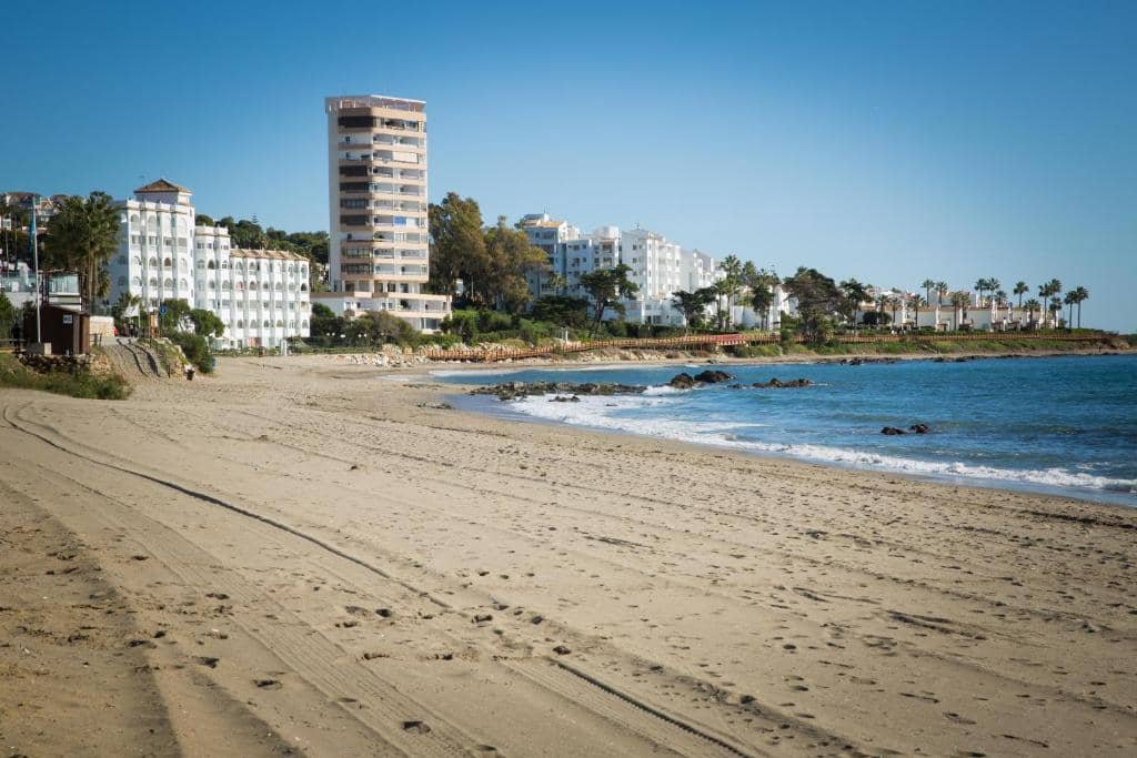 1 bedroom Beach Apartment for holiday rental in Malaga city with pool garage - € 350 (Ref: 7611187)