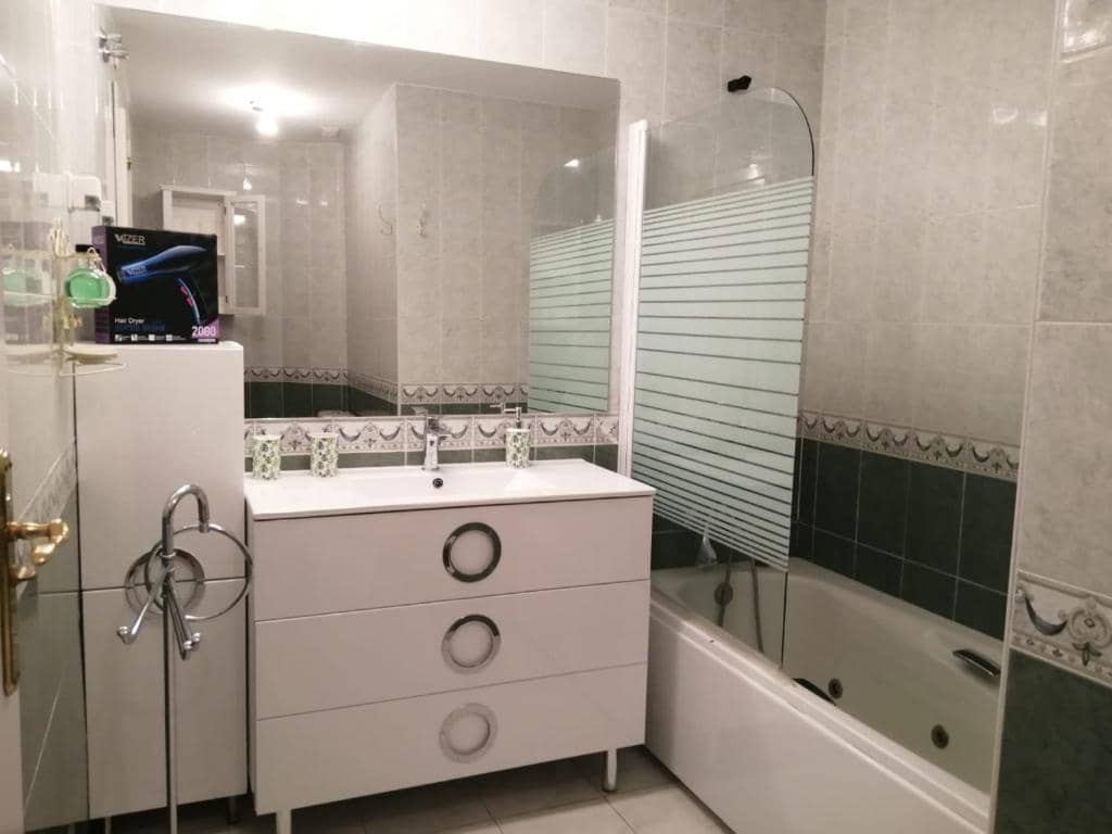 2 camera da letto Appartamento sulla Spiaggia da affitare come casa vacanza in Malaga citta con piscina garage - 840 € (Rif: 7611319)