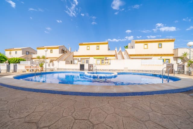 3 slaapkamer Rijtjeshuis te koop in La Marina, Elche / Elx met zwembad - € 195.000 (Ref: 10032529)