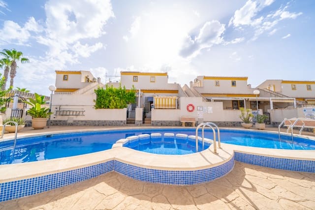 3 slaapkamer Rijtjeshuis te koop in La Marina, Elche / Elx met zwembad - € 195.000 (Ref: 10032529)