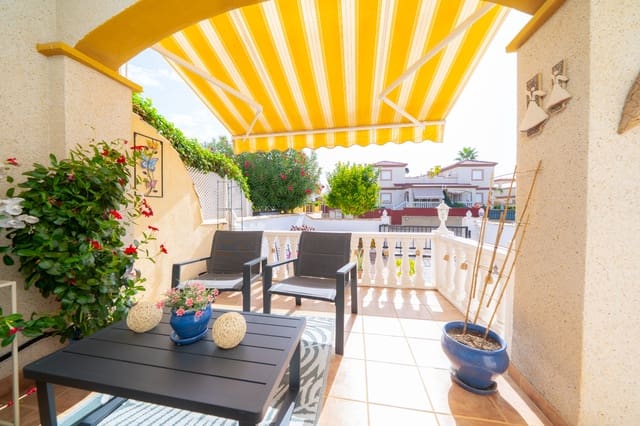 3 slaapkamer Rijtjeshuis te koop in La Marina, Elche / Elx met zwembad - € 195.000 (Ref: 10032529)