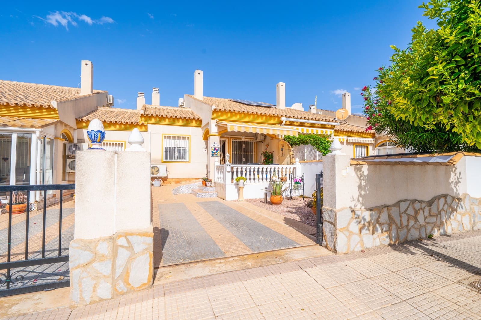 3 quarto Moradia em Banda para venda em La Marina com piscina - 195 000 € (Ref: 10032529)