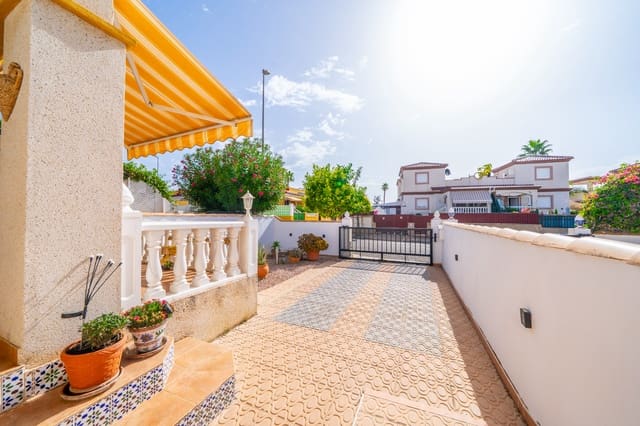 3 slaapkamer Rijtjeshuis te koop in La Marina, Elche / Elx met zwembad - € 195.000 (Ref: 10032529)