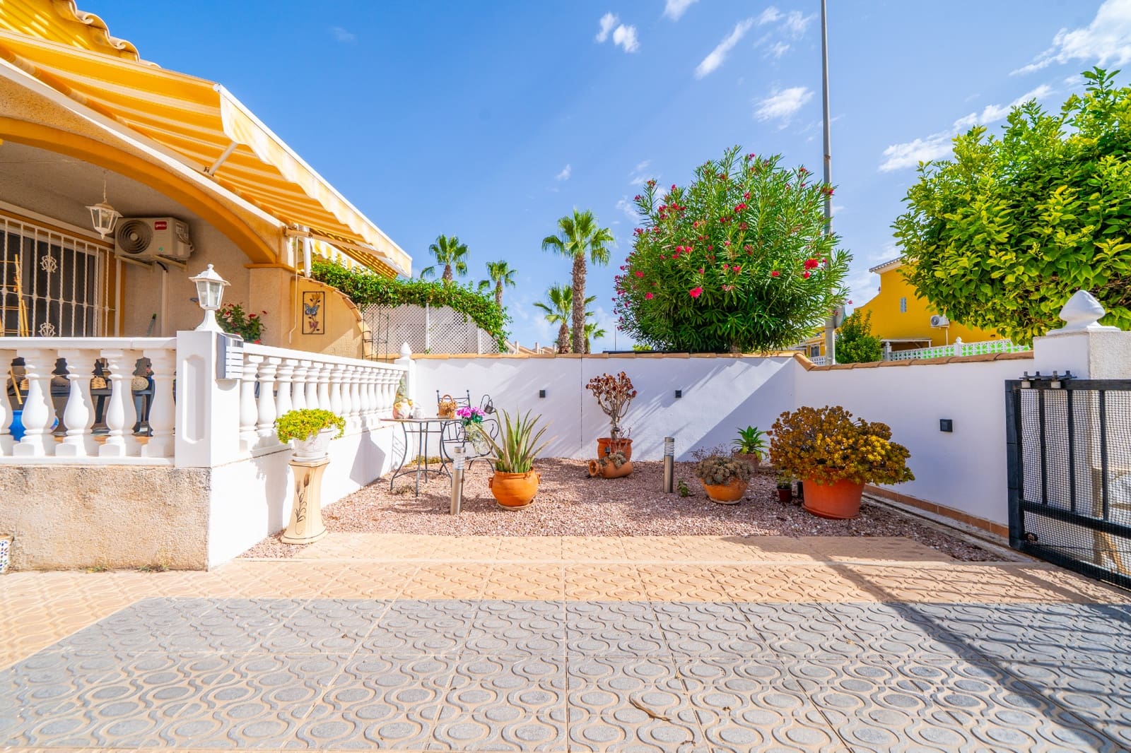 3 quarto Moradia em Banda para venda em La Marina com piscina - 195 000 € (Ref: 10032529)