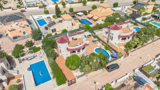 3 soveværelse Villa til salg i La Marina, Elche / Elx med swimmingpool - € 359.000 (Ref: 10035837)