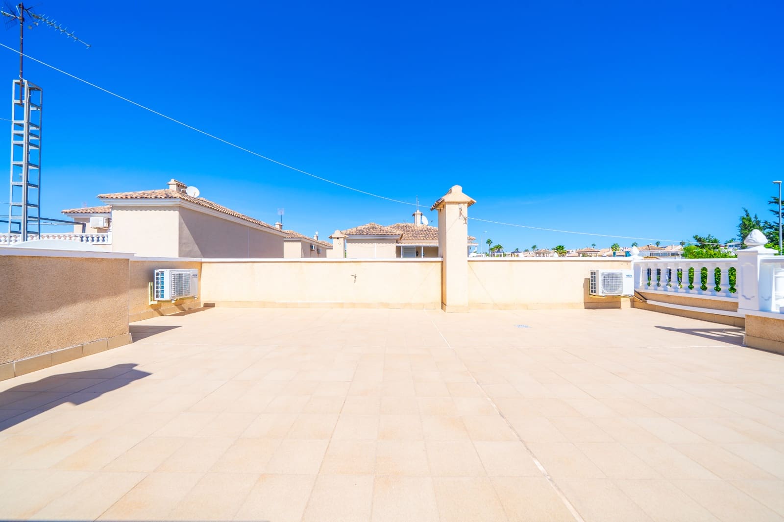 Pareado de 2 habitaciones en La Marina en venta con piscina - 175.000 € (Ref: 10106509)