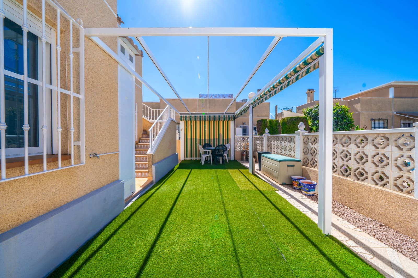 Pareado de 2 habitaciones en La Marina en venta con piscina - 175.000 € (Ref: 10106509)