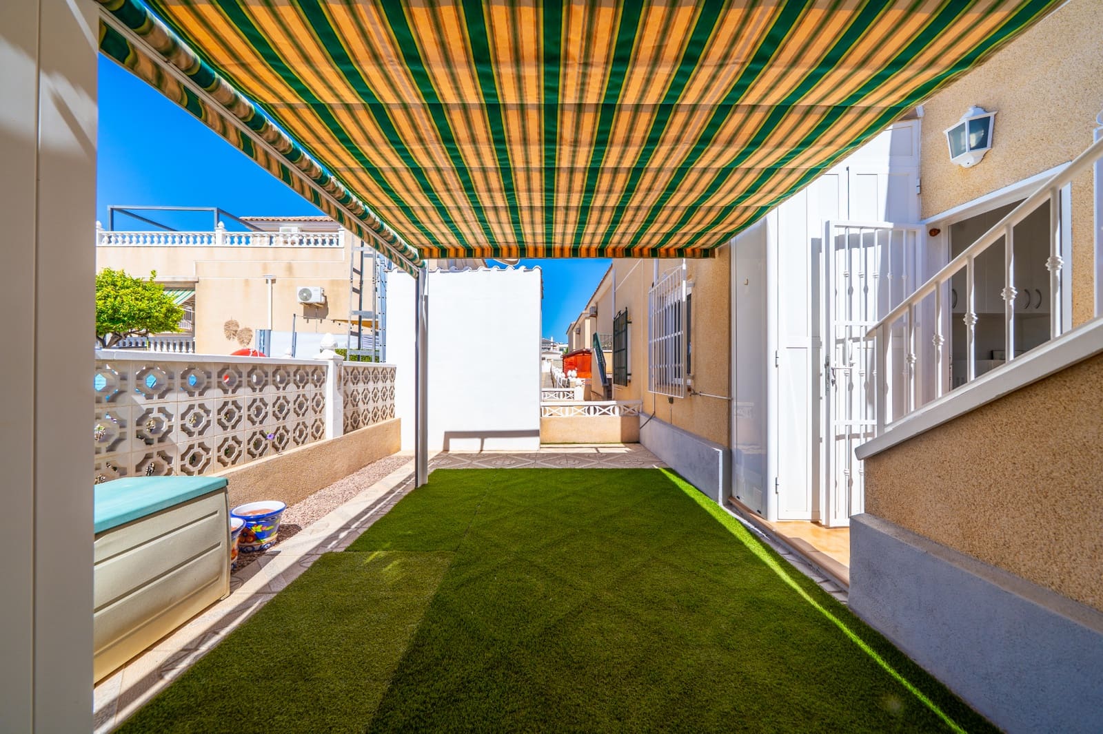 Pareado de 2 habitaciones en La Marina en venta con piscina - 175.000 € (Ref: 10106509)