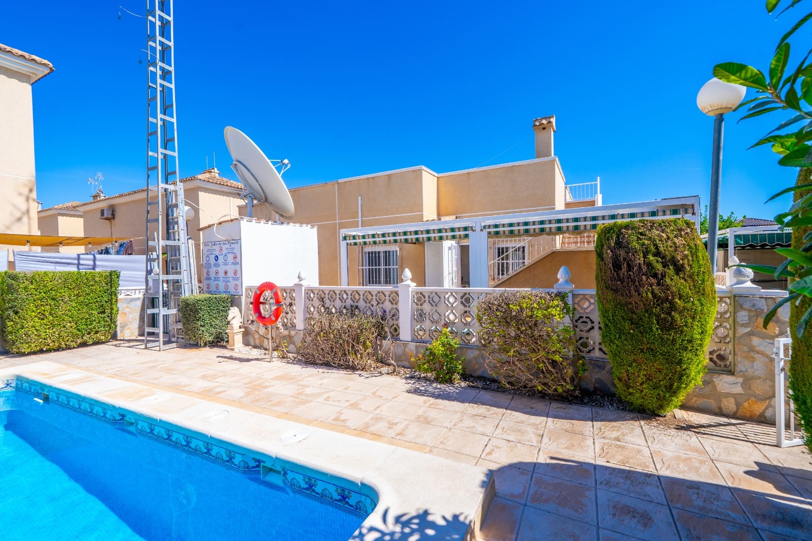 Pareado de 2 habitaciones en La Marina en venta con piscina - 175.000 € (Ref: 10106509)