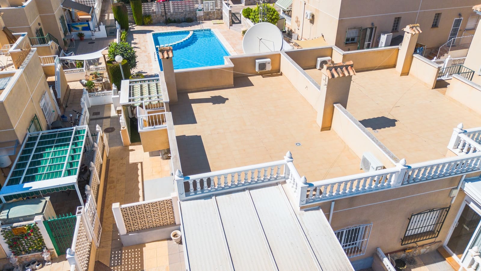 Pareado de 2 habitaciones en La Marina en venta con piscina - 175.000 € (Ref: 10106509)
