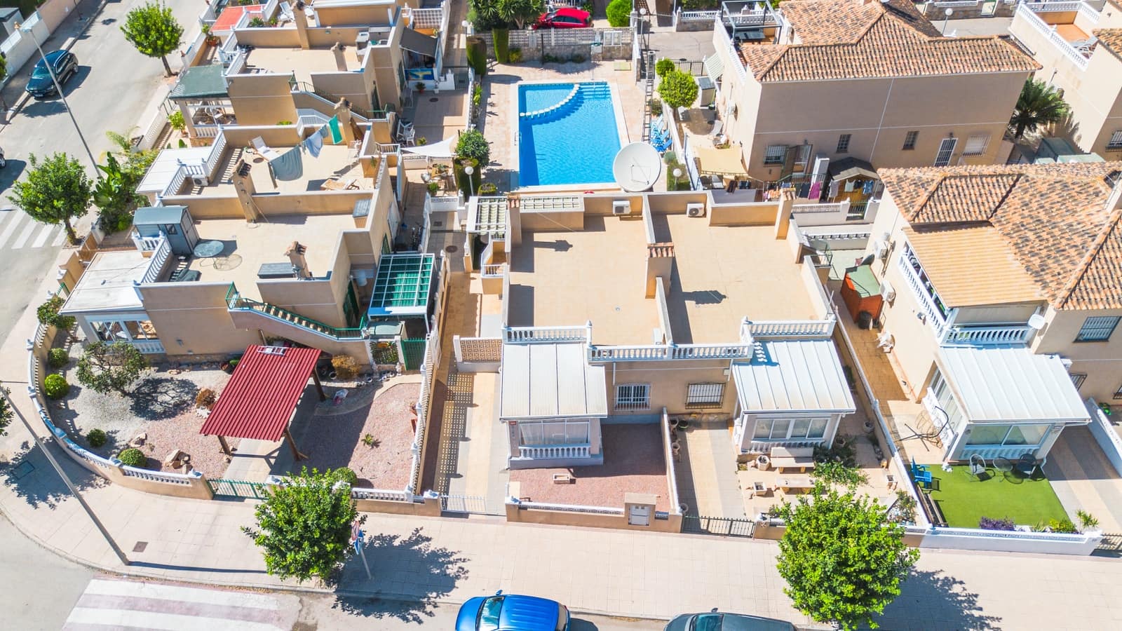 Pareado de 2 habitaciones en La Marina en venta con piscina - 175.000 € (Ref: 10106509)