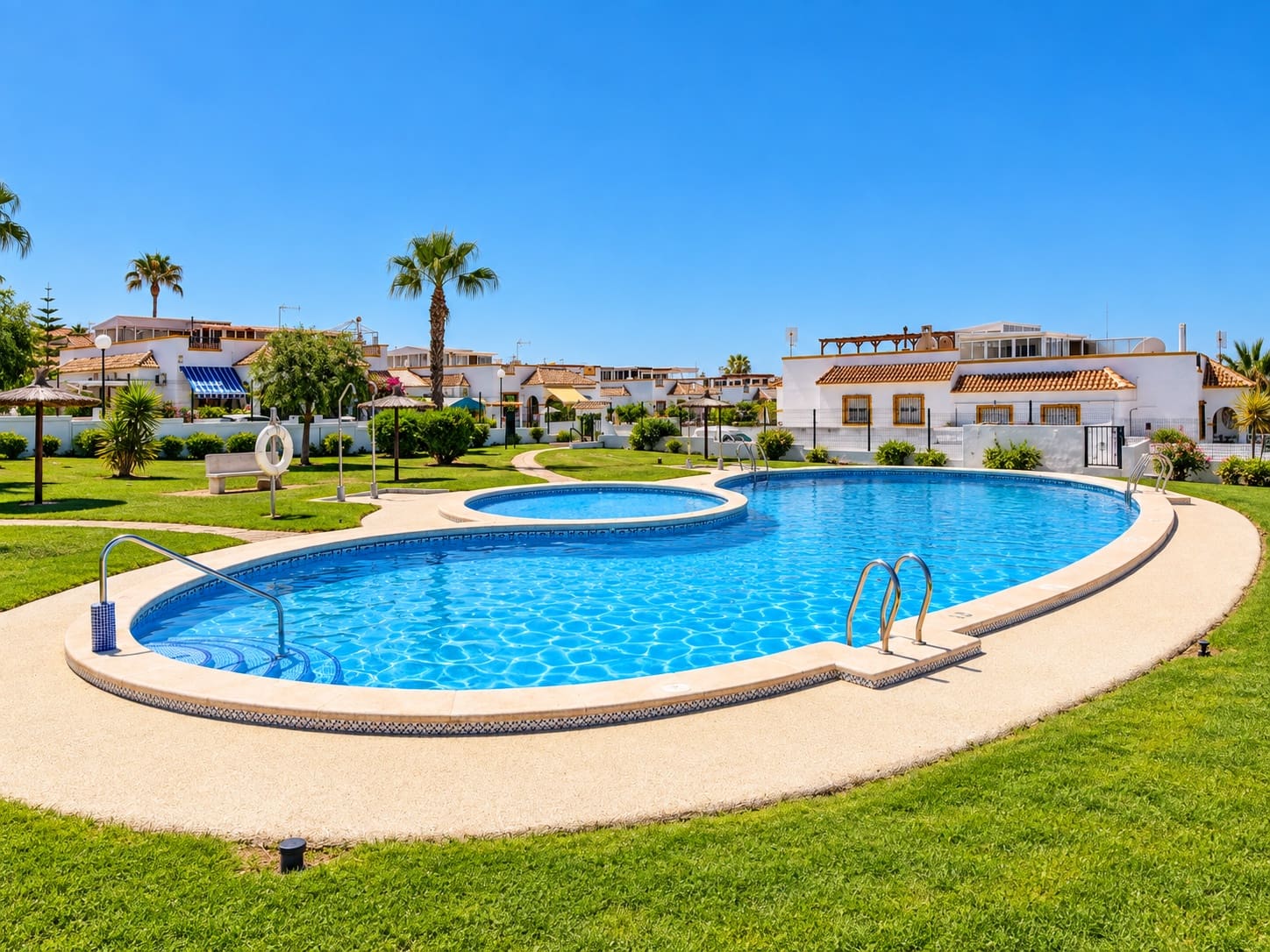 2 slaapkamer Halfvrijstaande villa te koop in La Marina met zwembad garage - € 209.995 (Ref: 10120984)