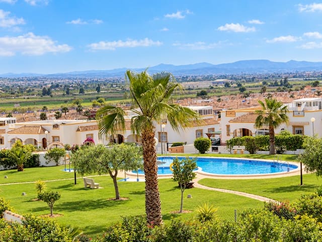 2 slaapkamer Halfvrijstaande villa te koop in La Marina, Elche / Elx met zwembad garage - € 209.995 (Ref: 10120984)