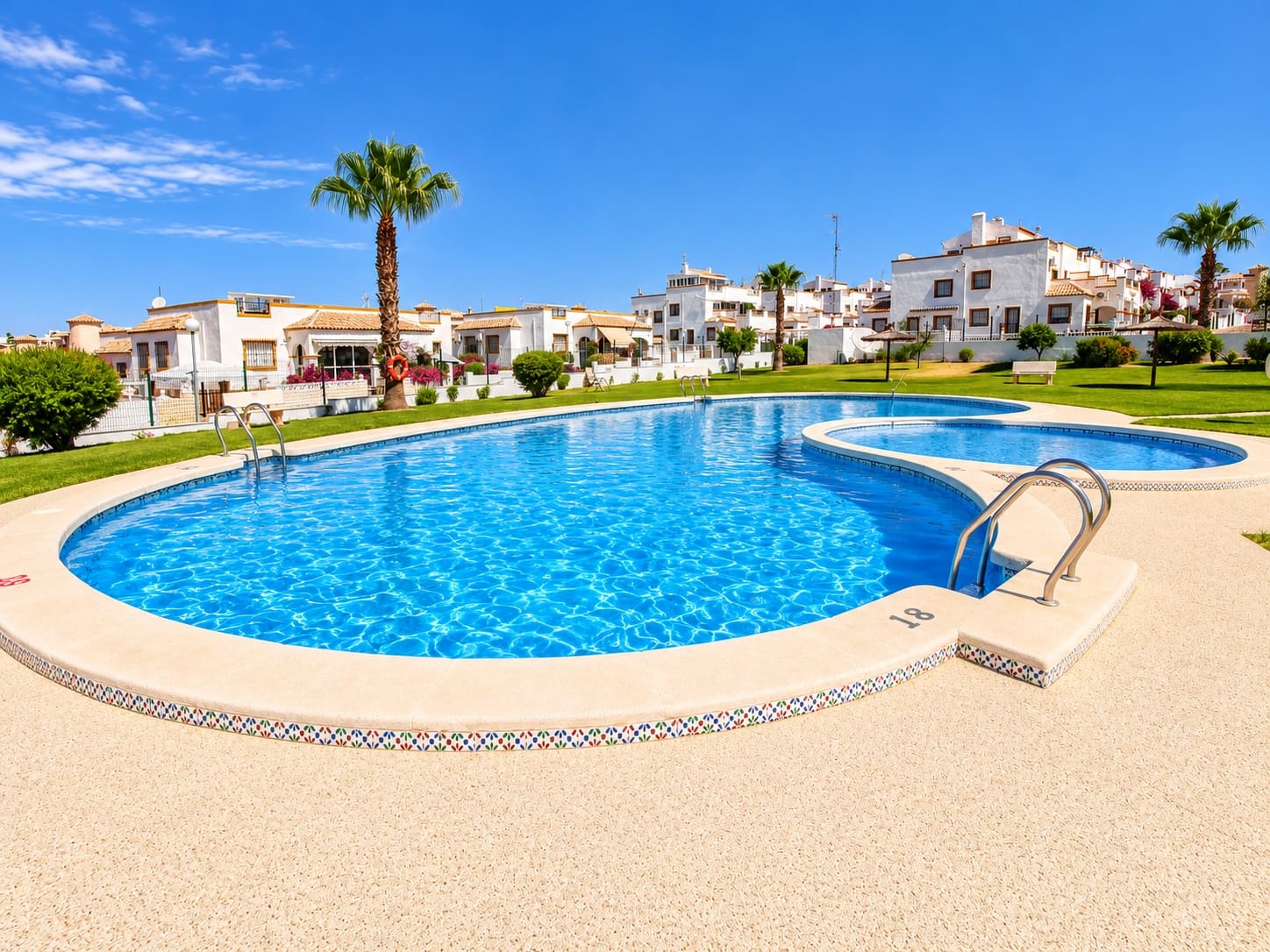 2 slaapkamer Halfvrijstaande villa te koop in La Marina met zwembad garage - € 209.995 (Ref: 10120984)