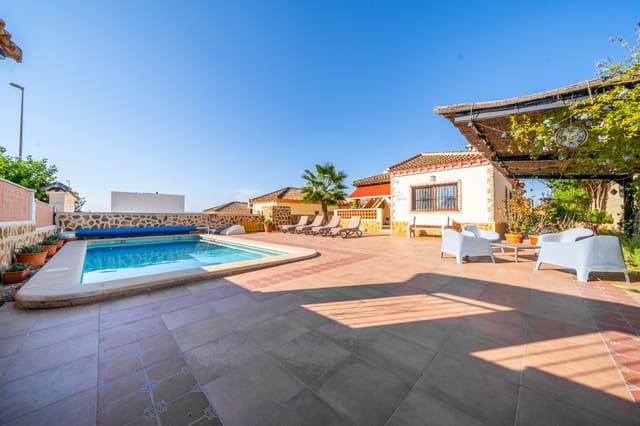 4 Zimmer Villa zu verkaufen in La Marina, Elche / Elx mit Pool - 449.500 € (Ref: 10156845)