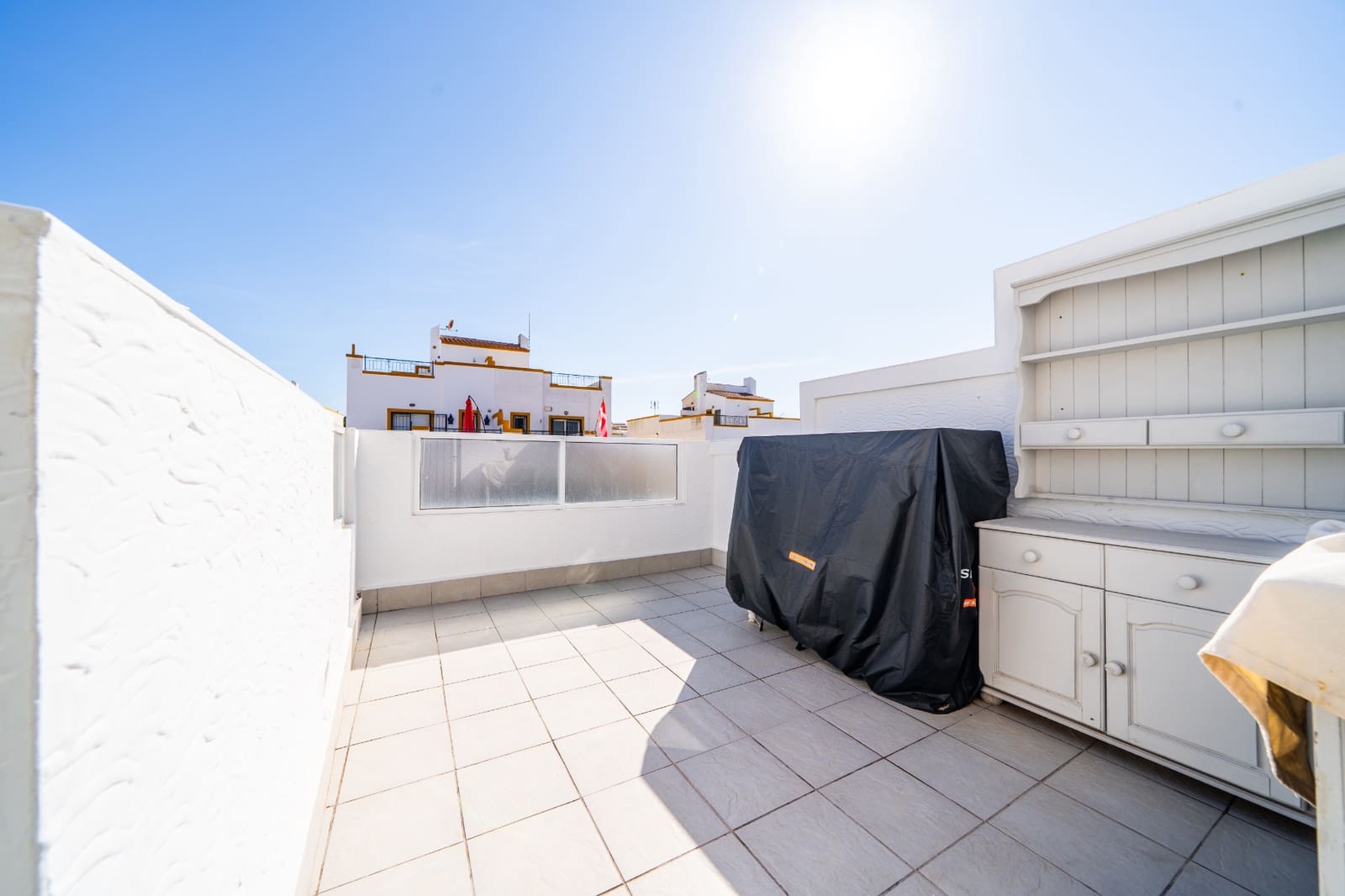 3 soverom Kjedet enebolig til salgs i La Marina med svømmebasseng garasje - € 199 950 (Ref: 10172137)