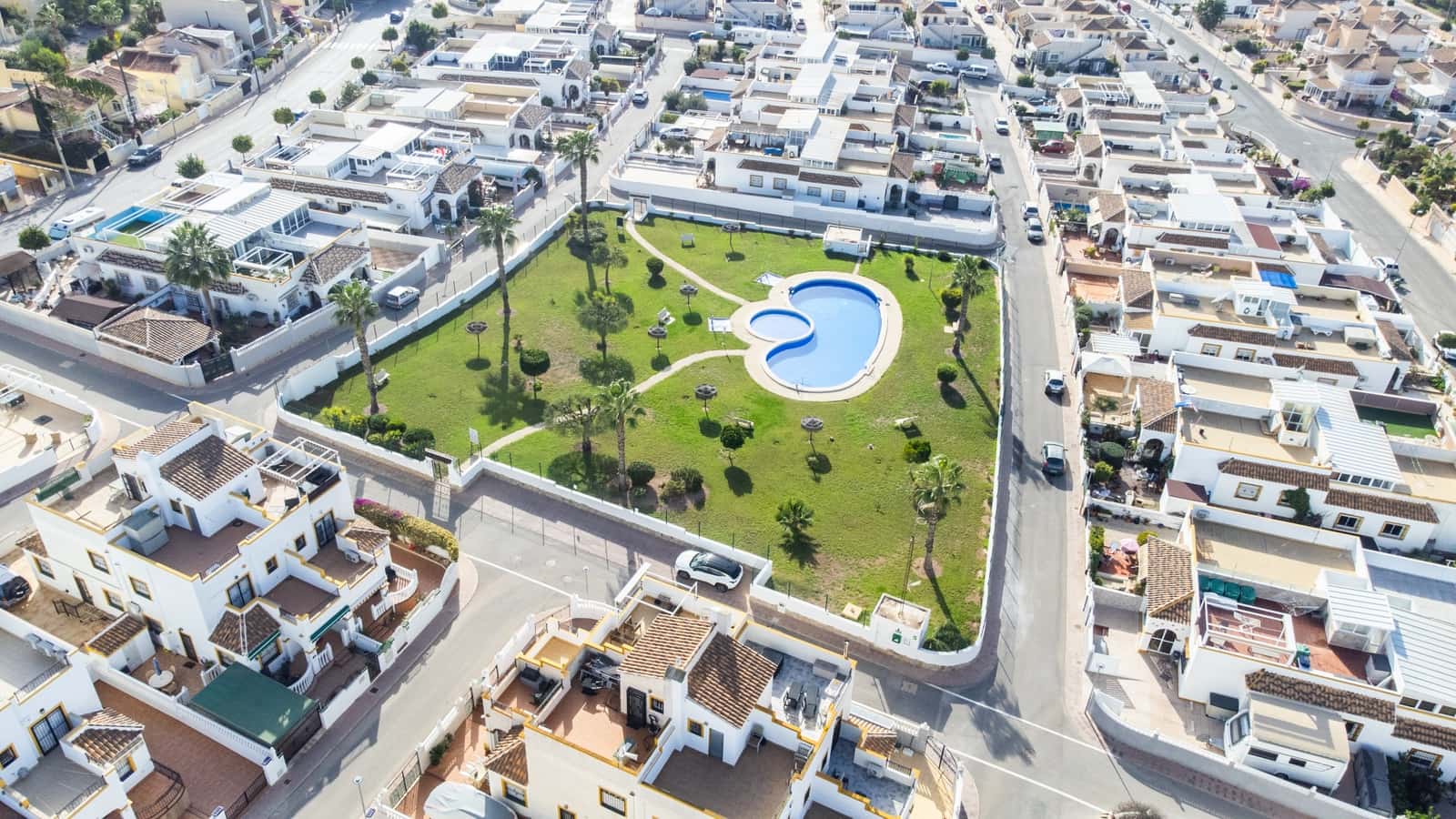 3 soverom Kjedet enebolig til salgs i La Marina med svømmebasseng garasje - € 199 950 (Ref: 10172137)