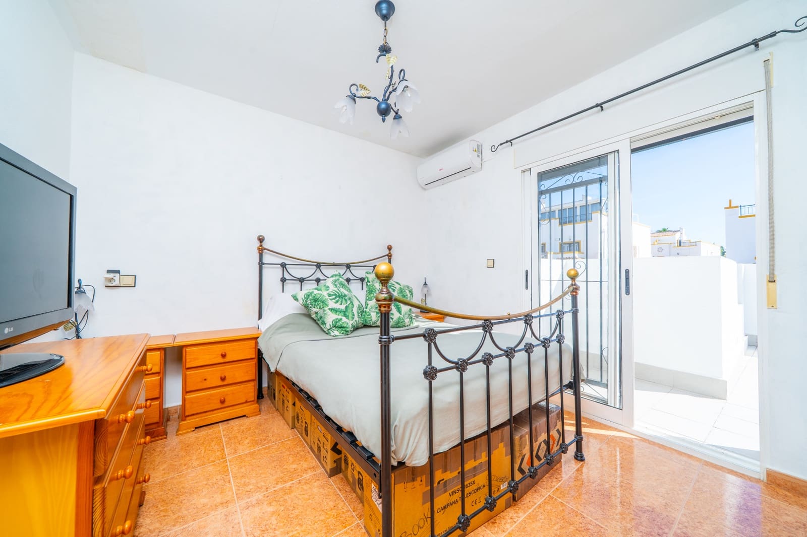 3 soverom Kjedet enebolig til salgs i La Marina med svømmebasseng garasje - € 199 950 (Ref: 10172137)