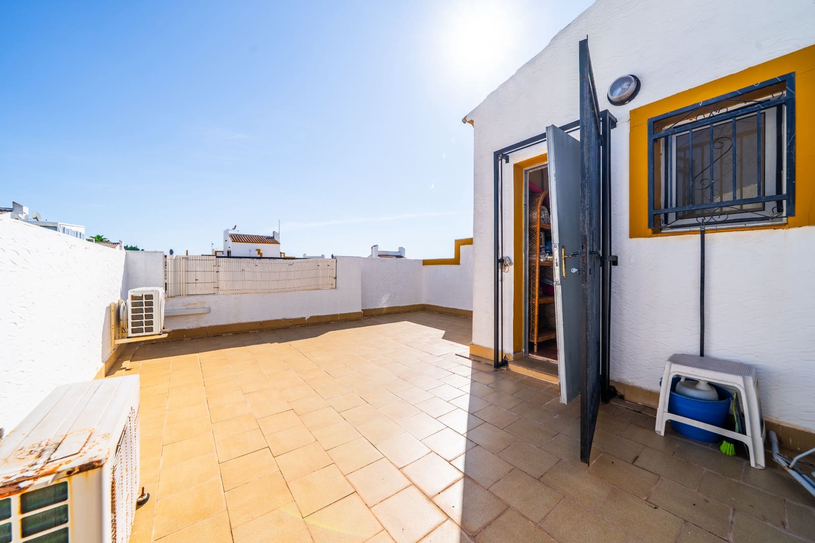 3 soverom Kjedet enebolig til salgs i La Marina med svømmebasseng garasje - € 199 950 (Ref: 10172137)