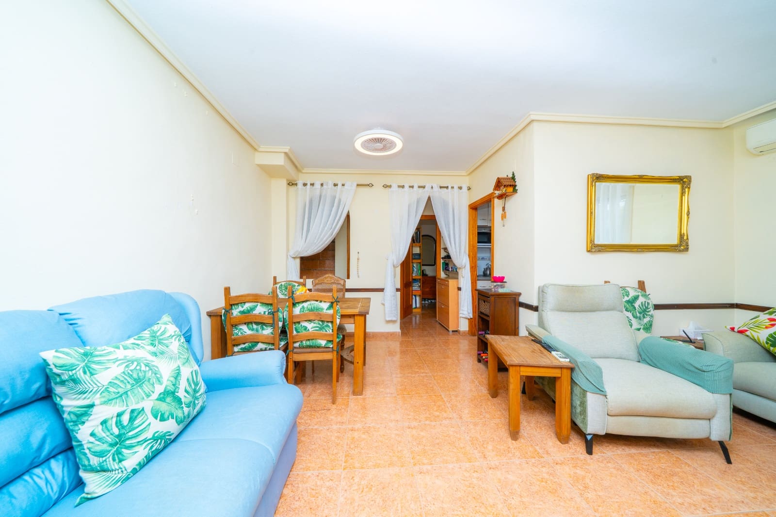 3 soverom Kjedet enebolig til salgs i La Marina med svømmebasseng garasje - € 199 950 (Ref: 10172137)