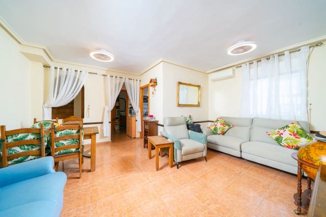3 soverom Kjedet enebolig til salgs i La Marina, Elche / Elx med svømmebasseng garasje - € 199 950 (Ref: 10172137)