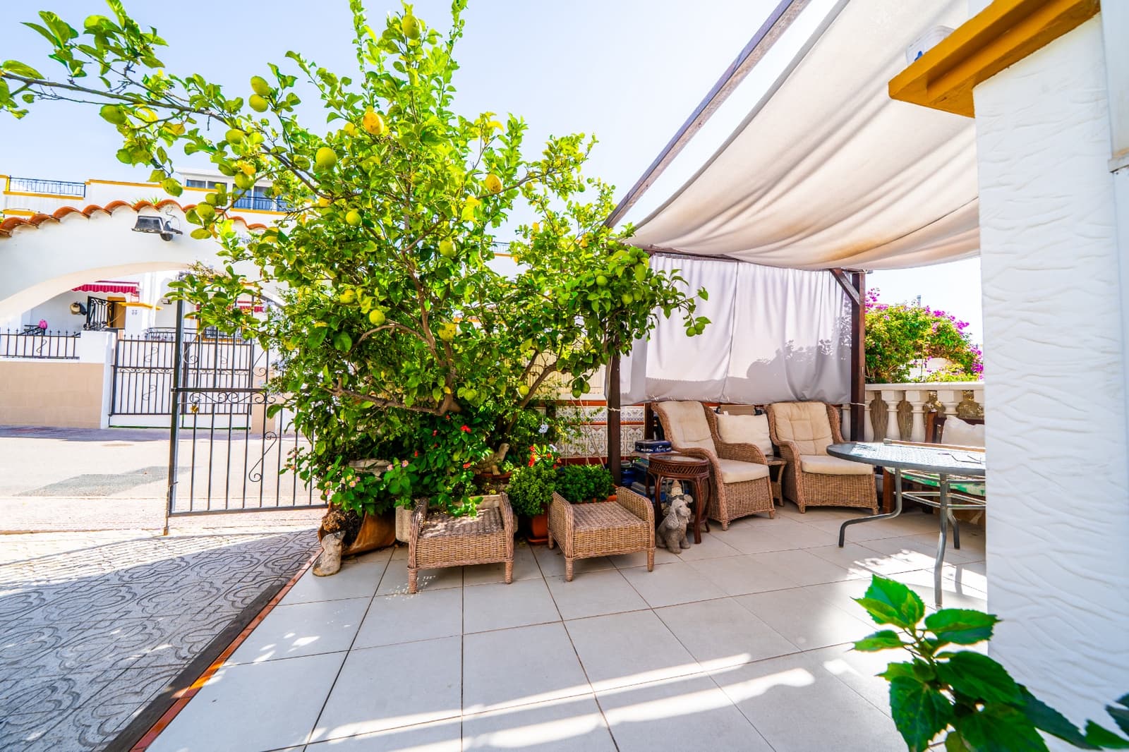 3 soverom Kjedet enebolig til salgs i La Marina med svømmebasseng garasje - € 199 950 (Ref: 10172137)