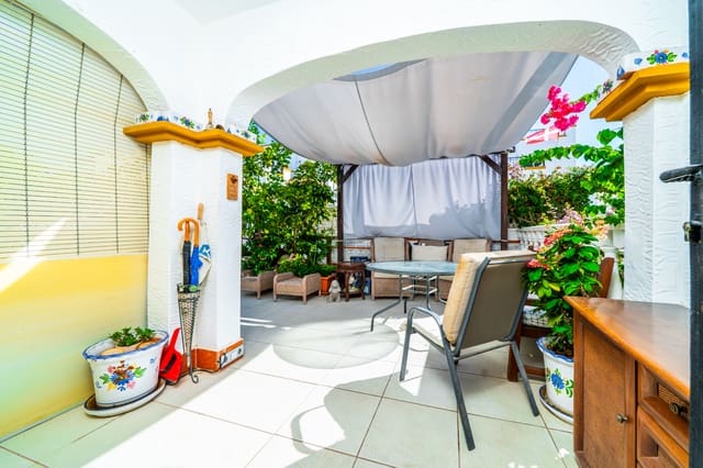 3 soverom Kjedet enebolig til salgs i La Marina, Elche / Elx med svømmebasseng garasje - € 199 950 (Ref: 10172137)