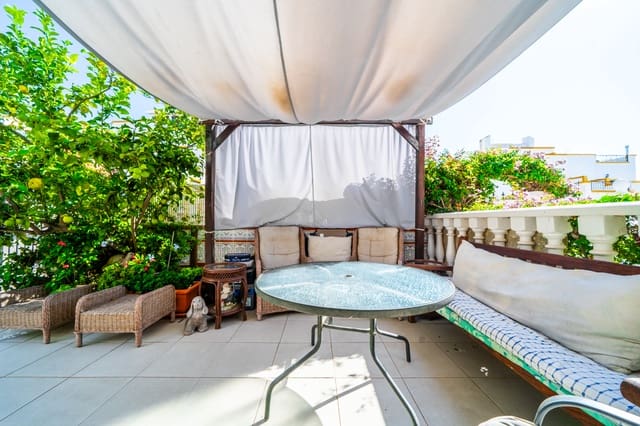 3 soverom Kjedet enebolig til salgs i La Marina, Elche / Elx med svømmebasseng garasje - € 199 950 (Ref: 10172137)
