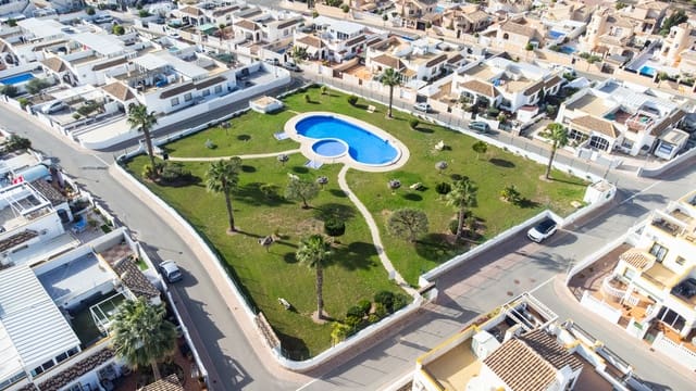 3 soverom Kjedet enebolig til salgs i La Marina, Elche / Elx med svømmebasseng garasje - € 199 950 (Ref: 10172137)