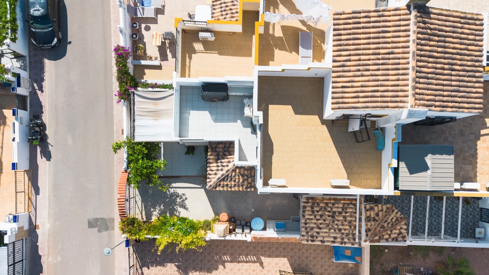 3 soverom Kjedet enebolig til salgs i La Marina med svømmebasseng garasje - € 199 950 (Ref: 10172137)
