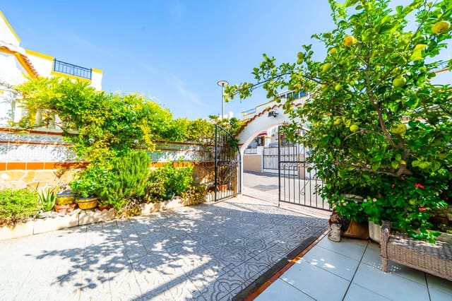 3 soverom Kjedet enebolig til salgs i La Marina, Elche / Elx med svømmebasseng garasje - € 199 950 (Ref: 10172137)