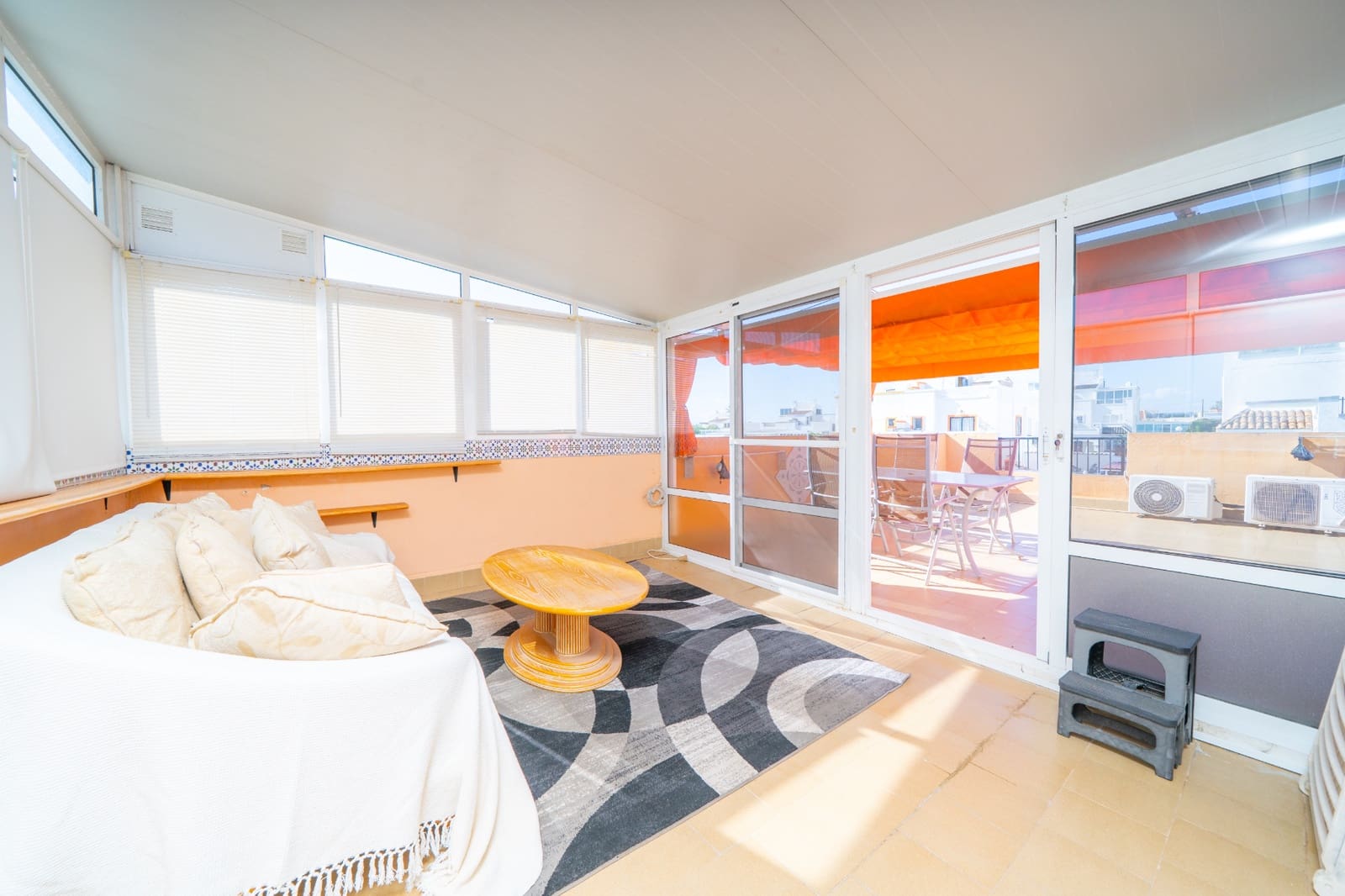 3 makuuhuone Paritalo myytävänä paikassa La Marina mukana uima-altaan 
autotalli - 185 000 € (Ref: 10185971)