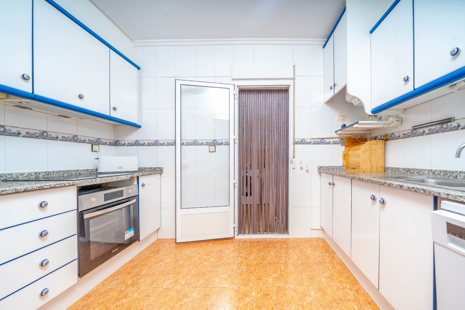 3 makuuhuone Paritalo myytävänä paikassa La Marina mukana uima-altaan 
autotalli - 185 000 € (Ref: 10185971)