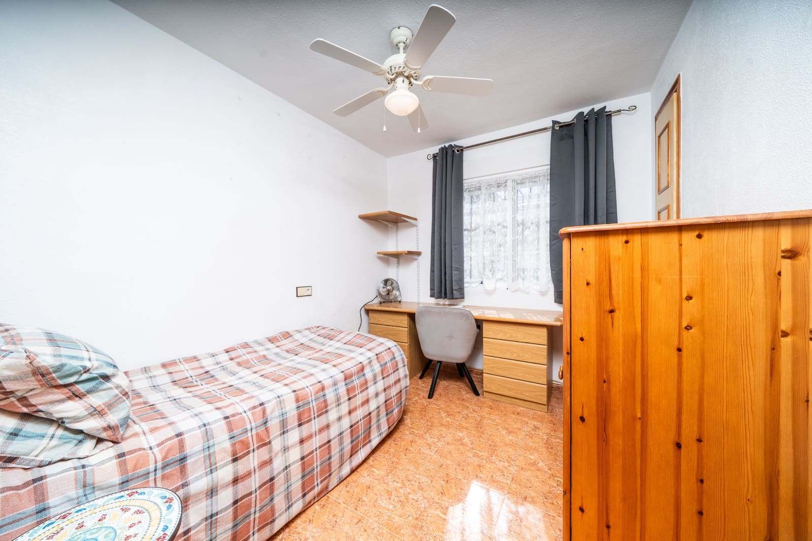 3 makuuhuone Paritalo myytävänä paikassa La Marina mukana uima-altaan 
autotalli - 185 000 € (Ref: 10185971)