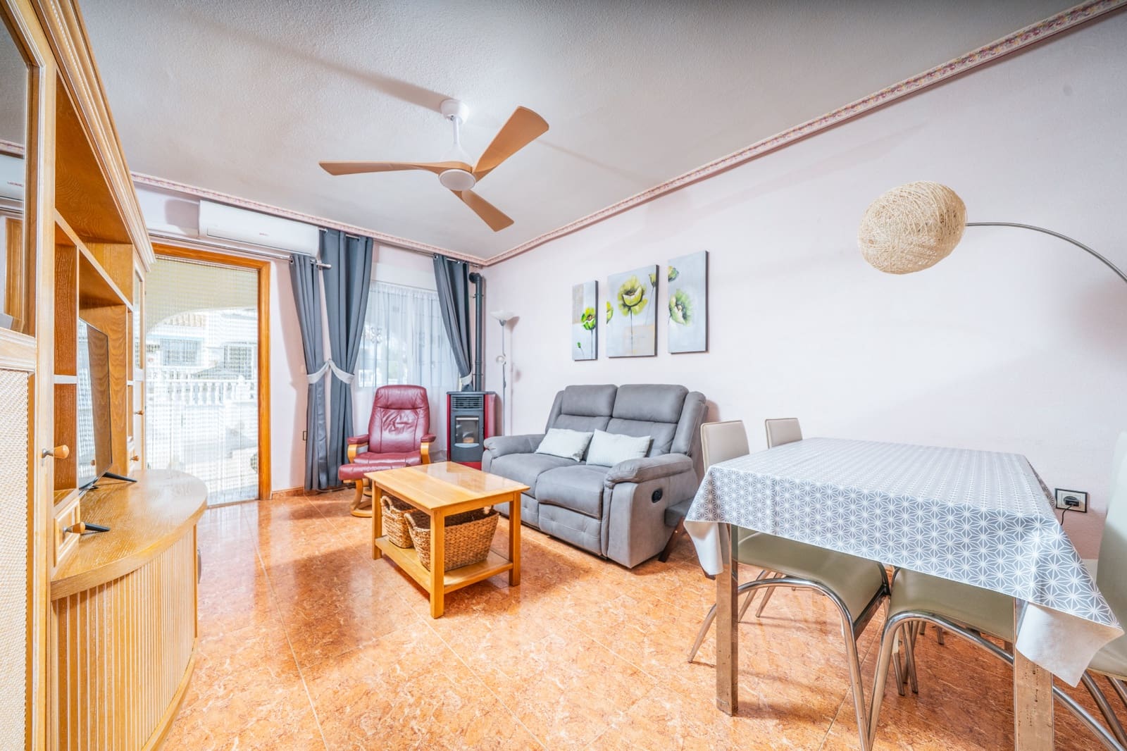 3 makuuhuone Paritalo myytävänä paikassa La Marina mukana uima-altaan 
autotalli - 185 000 € (Ref: 10185971)