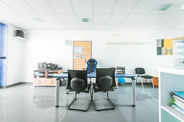 Business for sale in La Marina, Elche / Elx - € 119,000 (Ref: 7575810)