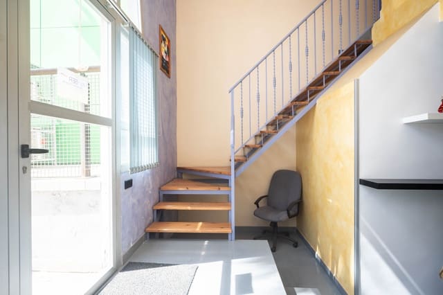 Business for sale in La Marina, Elche / Elx - € 119,000 (Ref: 7575810)