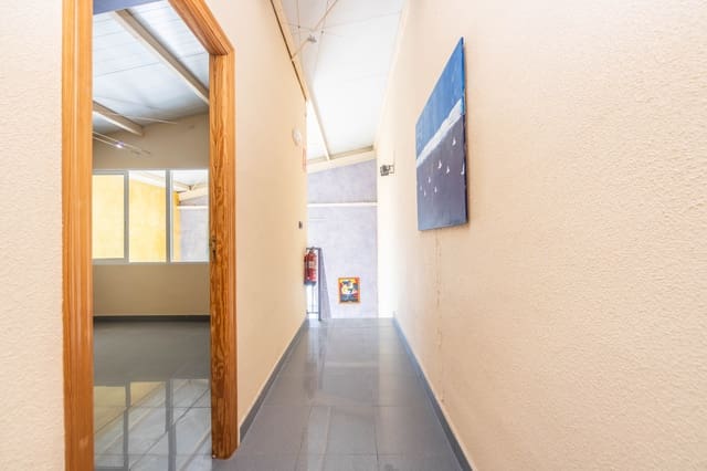 Business for sale in La Marina, Elche / Elx - € 119,000 (Ref: 7575810)