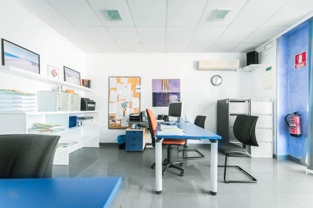 Business for sale in La Marina, Elche / Elx - € 119,000 (Ref: 7575810)