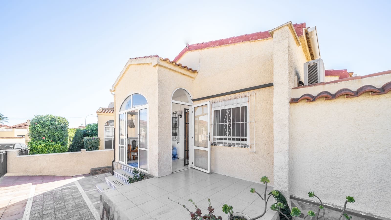 3 bedroom Villa for sale in La Marina, Elche / Elx with pool garage € 185,000 (Ref 7905655)