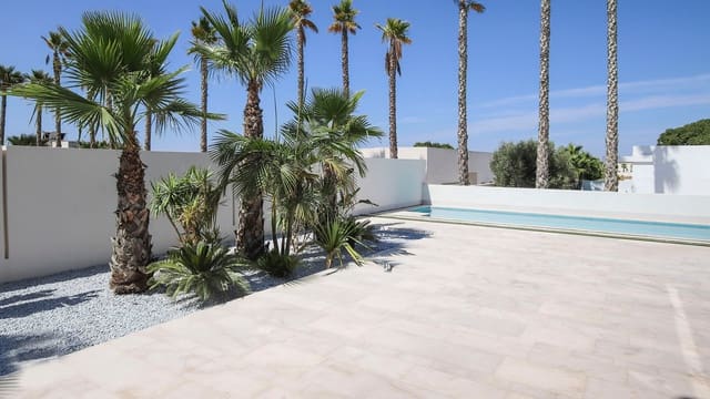 5 makuuhuone Huvila myytävänä paikassa La Marina, Elche / Elx mukana uima-altaan - 988 500 € (Ref: 8047080)